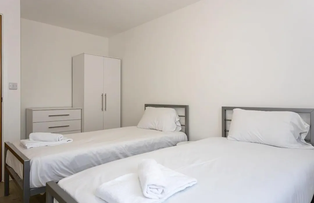 Stunning 2 Bed Apartment In Salford Amazing Views-1